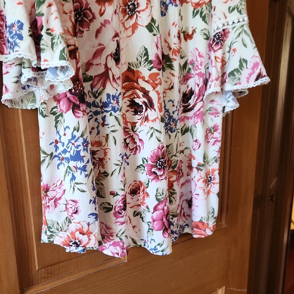 Chic White and Pink Blouse with Elegant Ruffle Sleeves - Picture 5 of 5